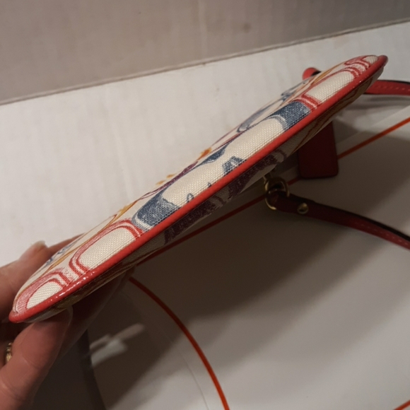 Pretty Coach Signature Stripe Scribble Print Wrist - Picture 6 of 8